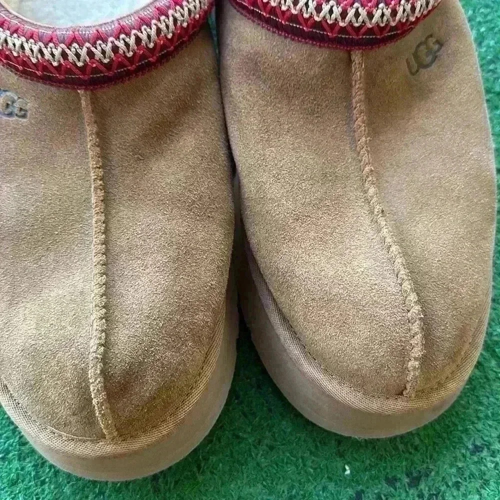 UGG - Picture 5 of 7